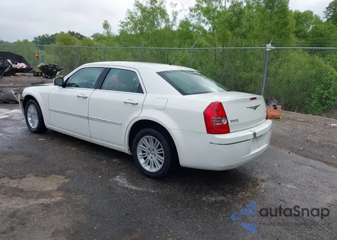 2008 Chrysler 300 Touring z USA, uszkodzony, nr VIN 2C3KA53G28H255689